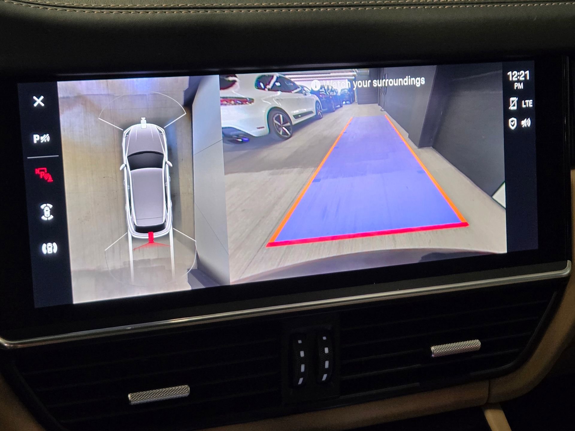 Certified 2022 Porsche Cayenne AWD/4WD image 24