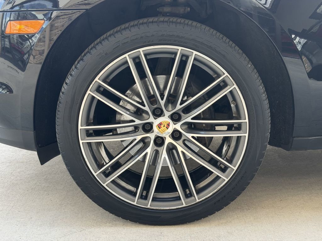 Used 2020 Porsche Macan AWD/4WD image 16