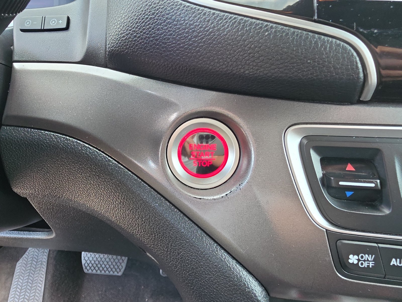 Used 2022 Honda Pilot Sport image 25
