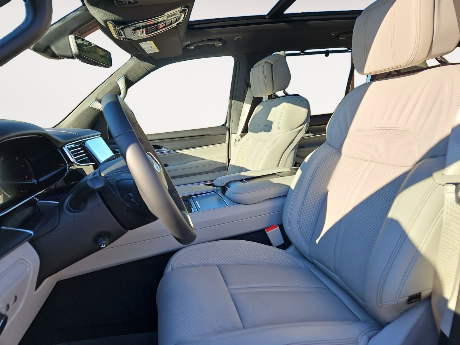 New 2026 Jeep Grand Wagoneer Summit image 9