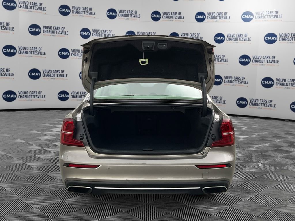 Used 2020 Volvo S60 T5 Inscription image 11
