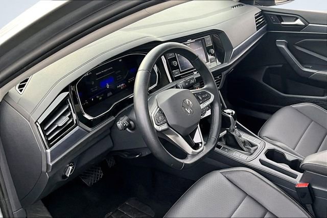 Used 2024 Volkswagen Jetta SE image 16