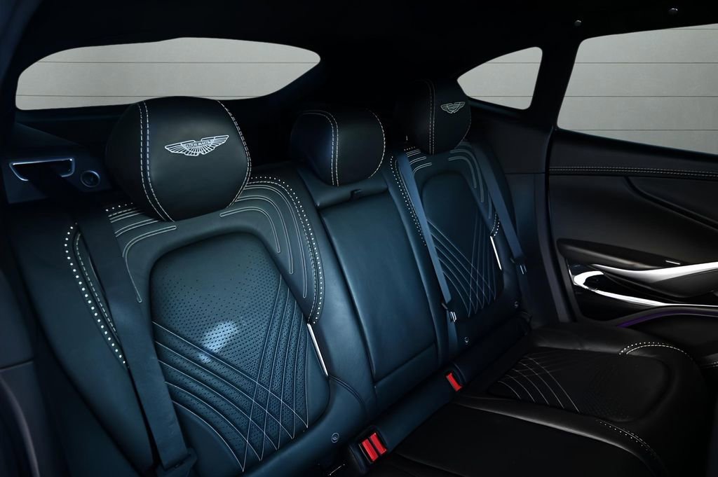 Used 2021 Aston Martin DBX image 31