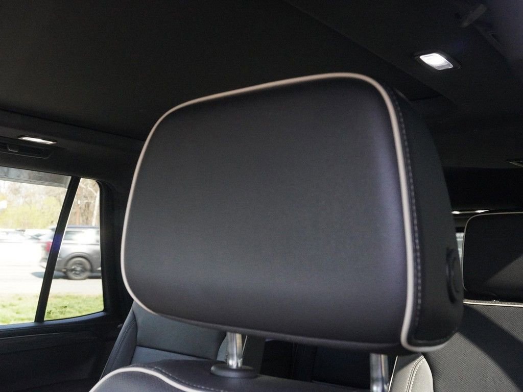 Used 2023 GMC Yukon SLT w/ SLT Premium Package image 41