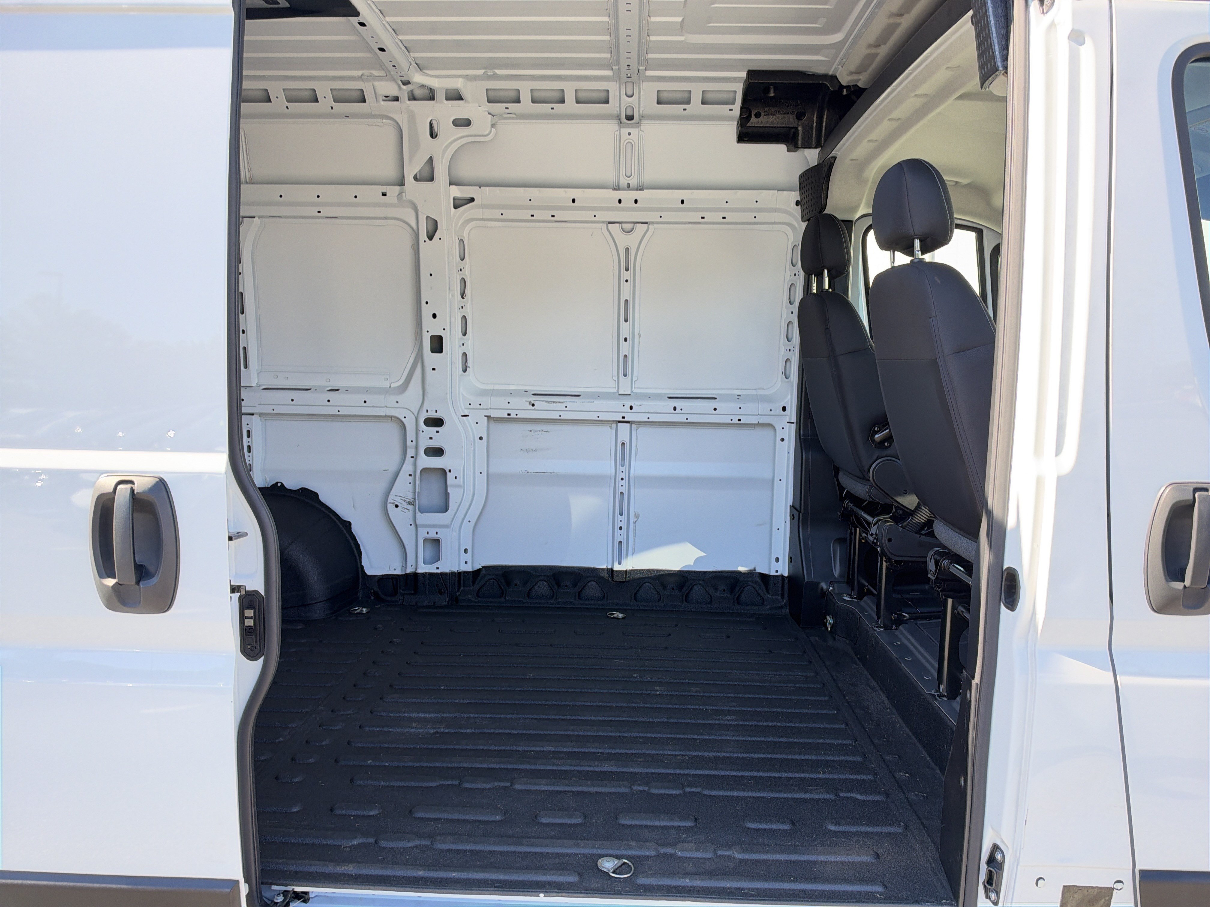 Used 2024 RAM ProMaster 1500 w/ Convenience Group FWD image 18