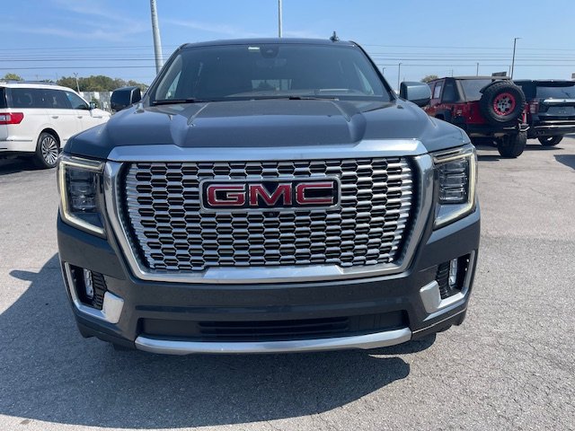 Used 2021 GMC Yukon XL Denali w/ Denali Premium Package image 2