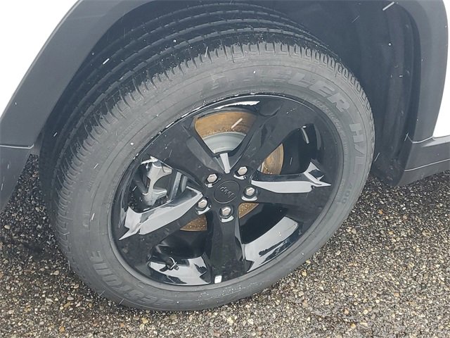 New 2025 Jeep Grand Cherokee L Altitude image 5