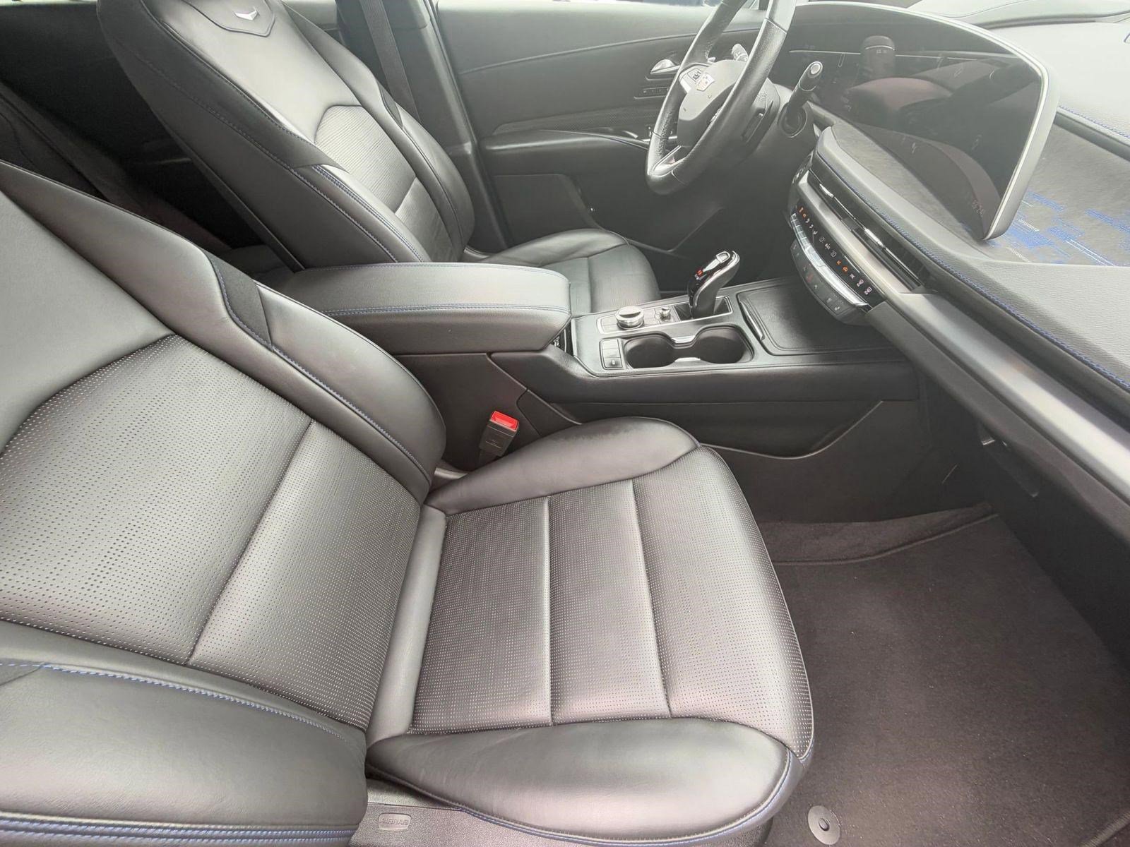 Used 2024 Cadillac XT4 Sport image 35