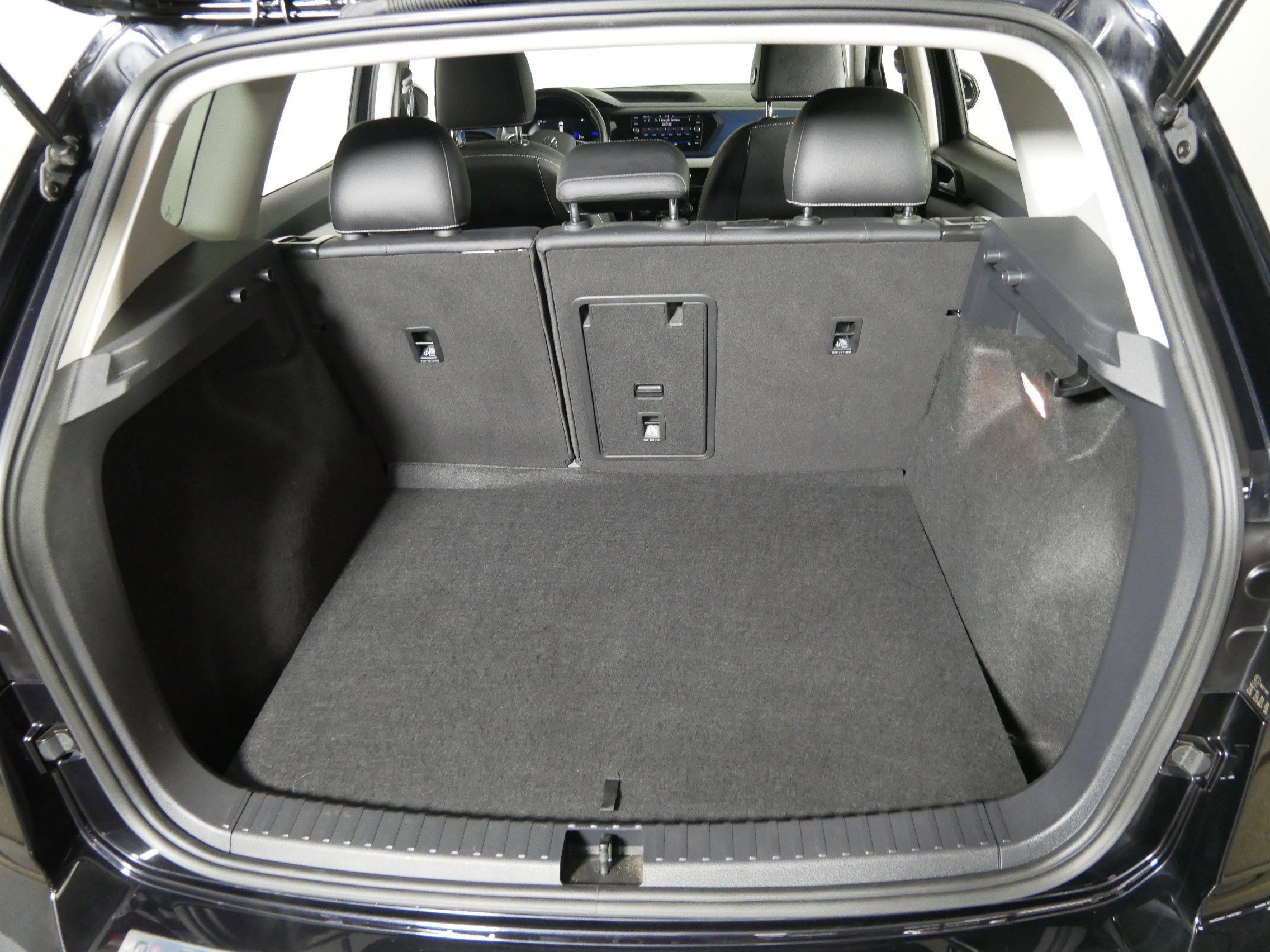 Certified 2023 Volkswagen Taos SE w/ Panoramic Sunroof Package image 18