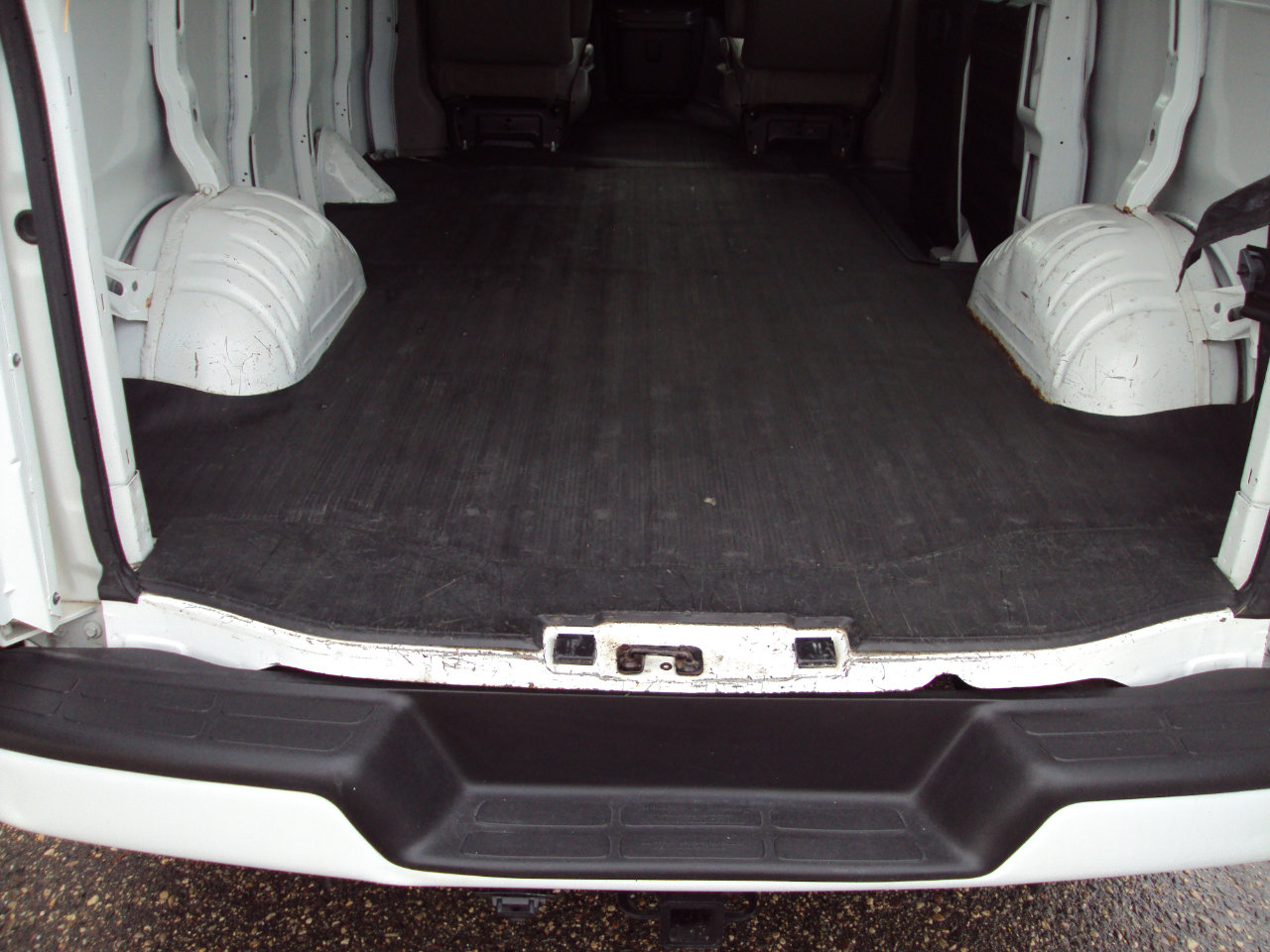 Used 2013 Chevrolet Express 1500 AWD image 9