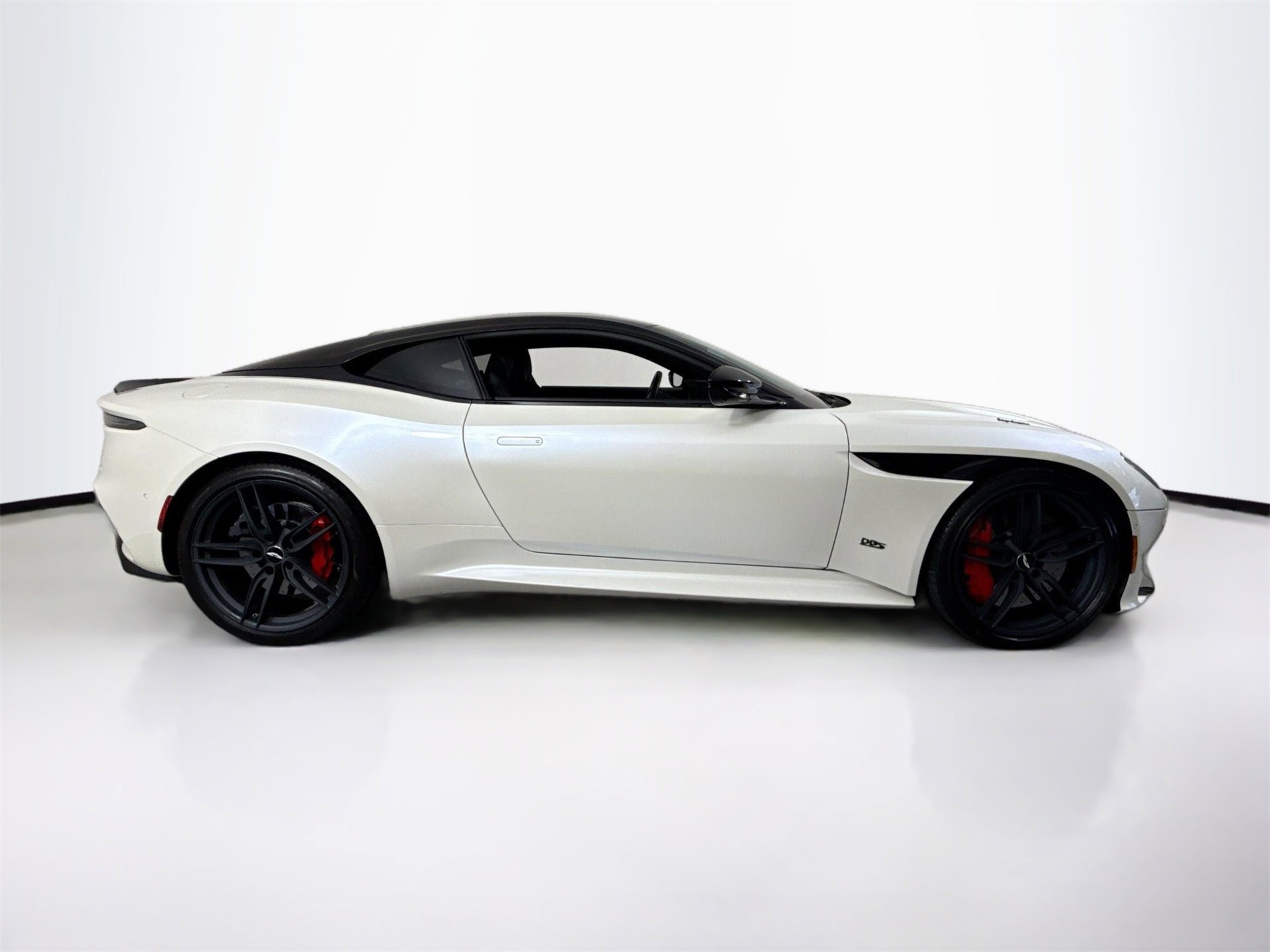 Used 2019 Aston Martin DBS Superleggera image 8