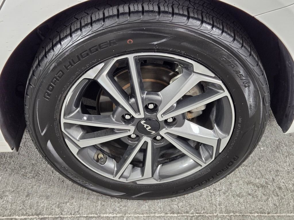 Used 2022 Kia Forte LXS image 13