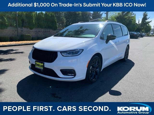 Used 2025 Chrysler Pacifica Limited FWD 360° Tour