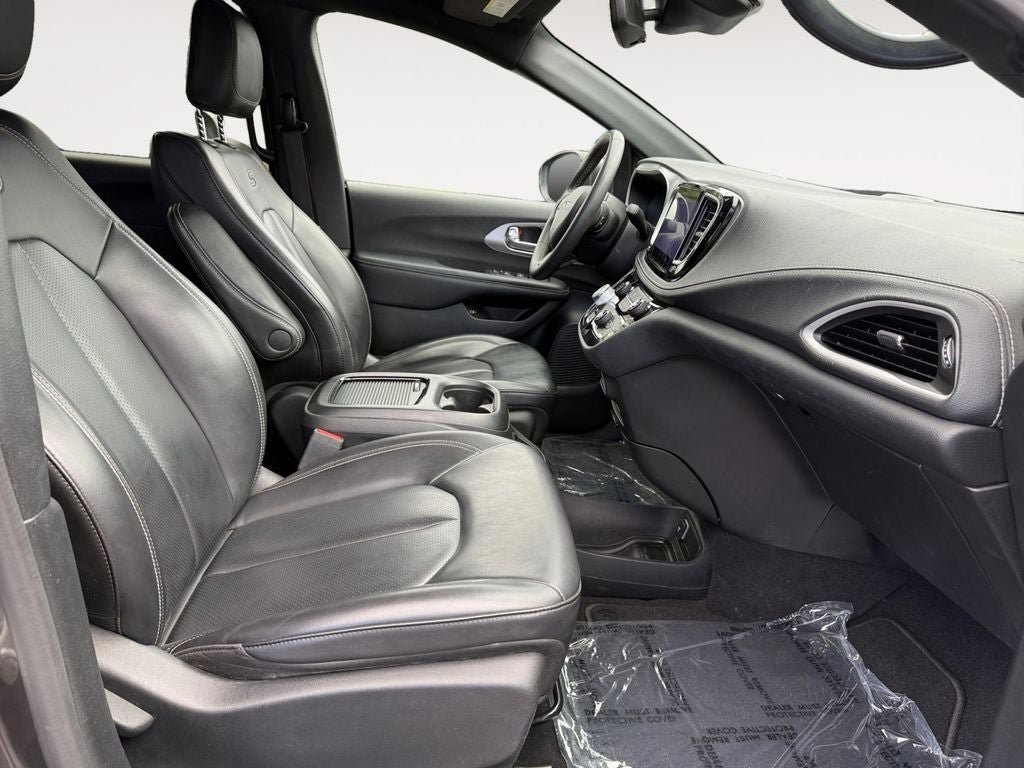 Used 2023 Chrysler Pacifica Touring-L w/ S Appearance Package FWD image 24