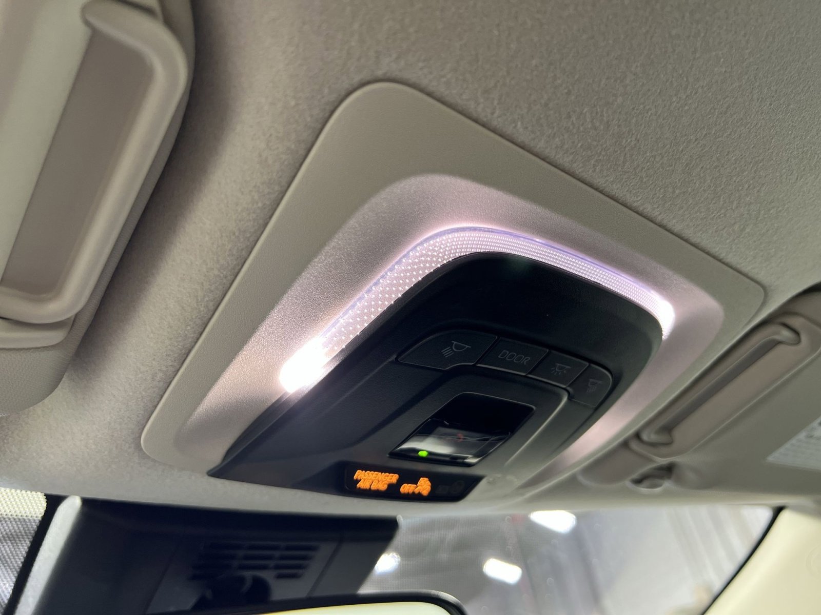 Used 2025 Toyota Corolla LE w/ LE Premium Package image 33