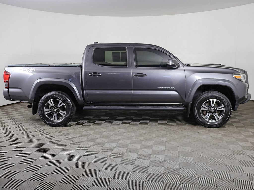 Used 2018 Toyota Tacoma TRD Sport AWD/4WD image 16