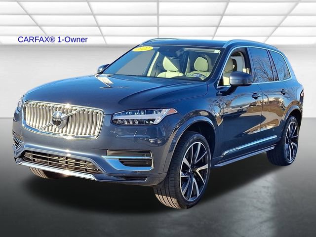 Used 2022 Volvo XC90 T8 Inscription Expression w/ Climate Package image 3