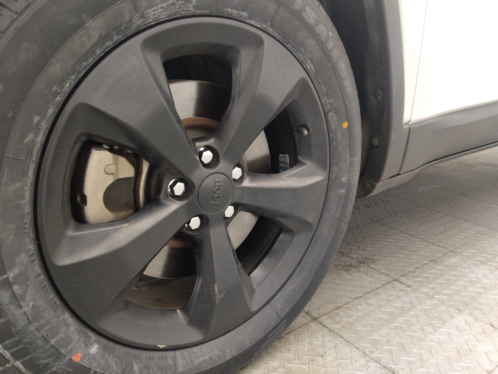 Used 2021 Jeep Cherokee Latitude FWD image 31
