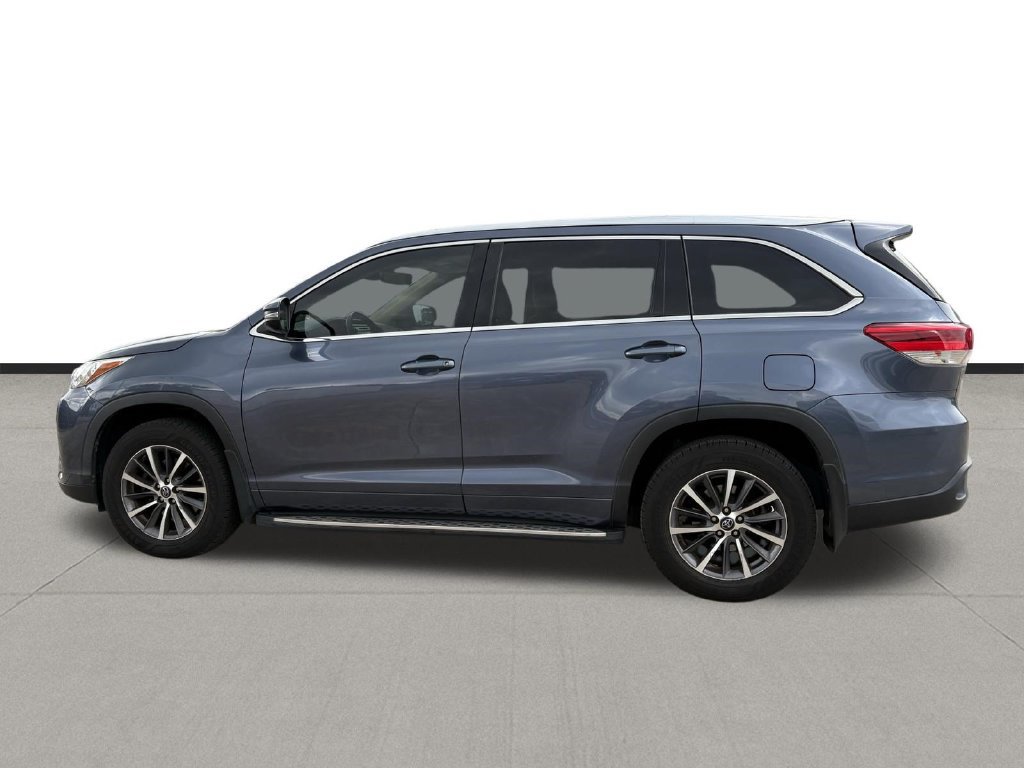 Used 2018 Toyota Highlander XLE FWD image 2