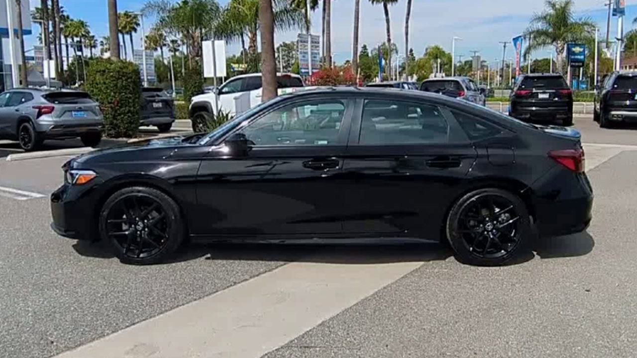 Used 2025 Honda Civic Sport image 5