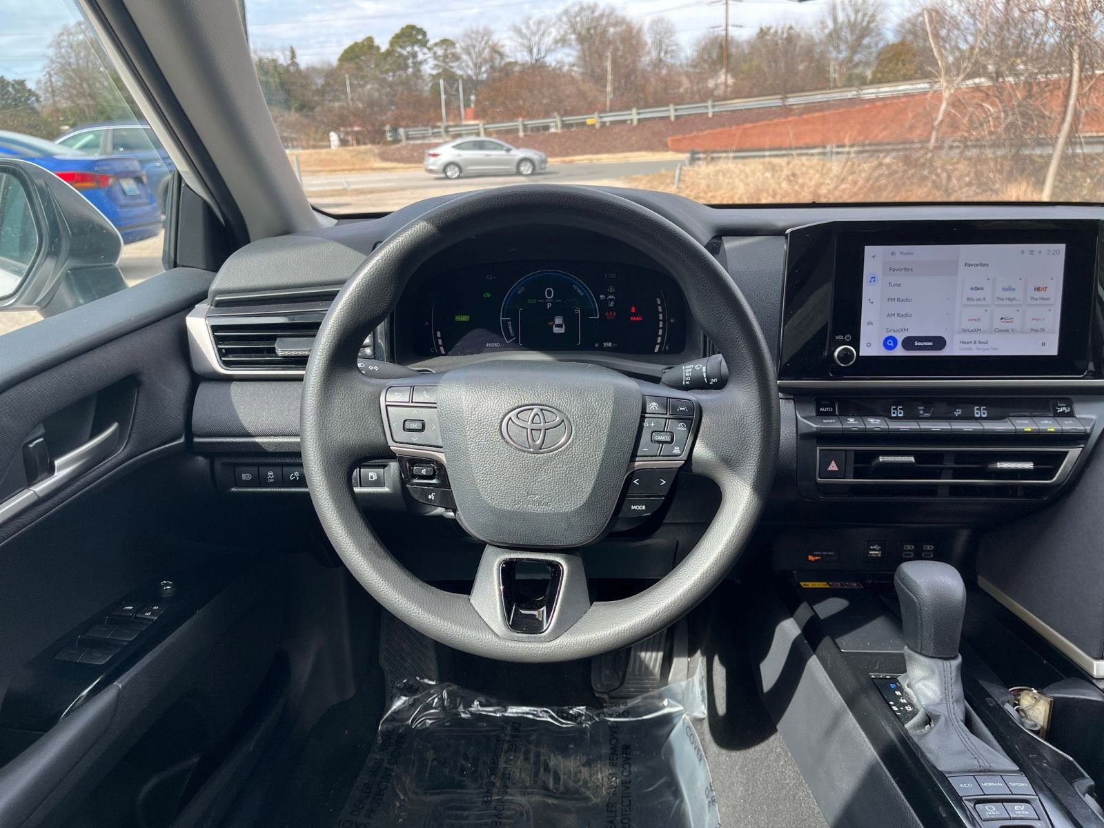 Used 2025 Toyota Camry LE image 31