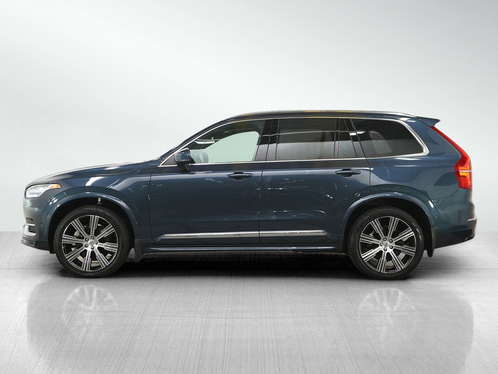 Used 2024 Volvo XC90 B6 Ultimate w/ Protection Package Premier AWD/4WD image 2