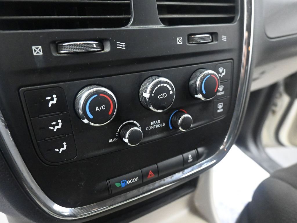 Used 2013 Dodge Grand Caravan SXT image 34