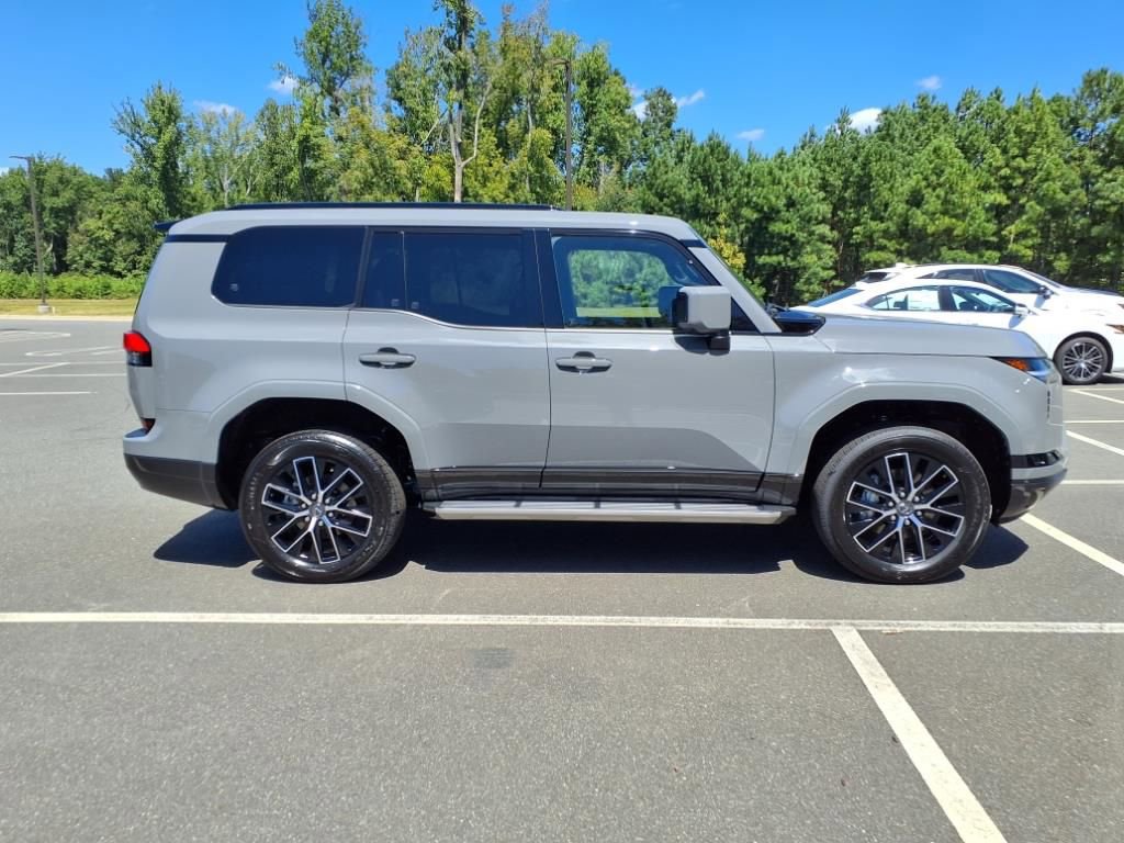 New 2025 Lexus GX 550 image 2