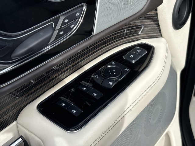 Certified 2024 Lincoln Navigator Black Label AWD/4WD image 26