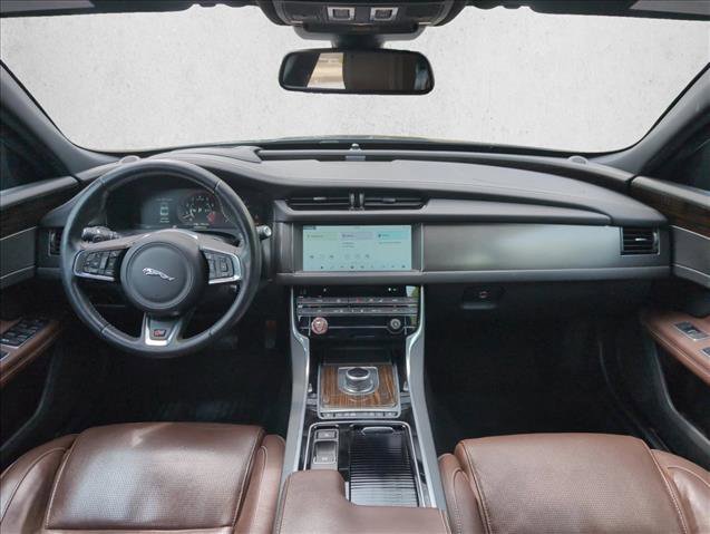 Used 2017 Jaguar XF S image 20