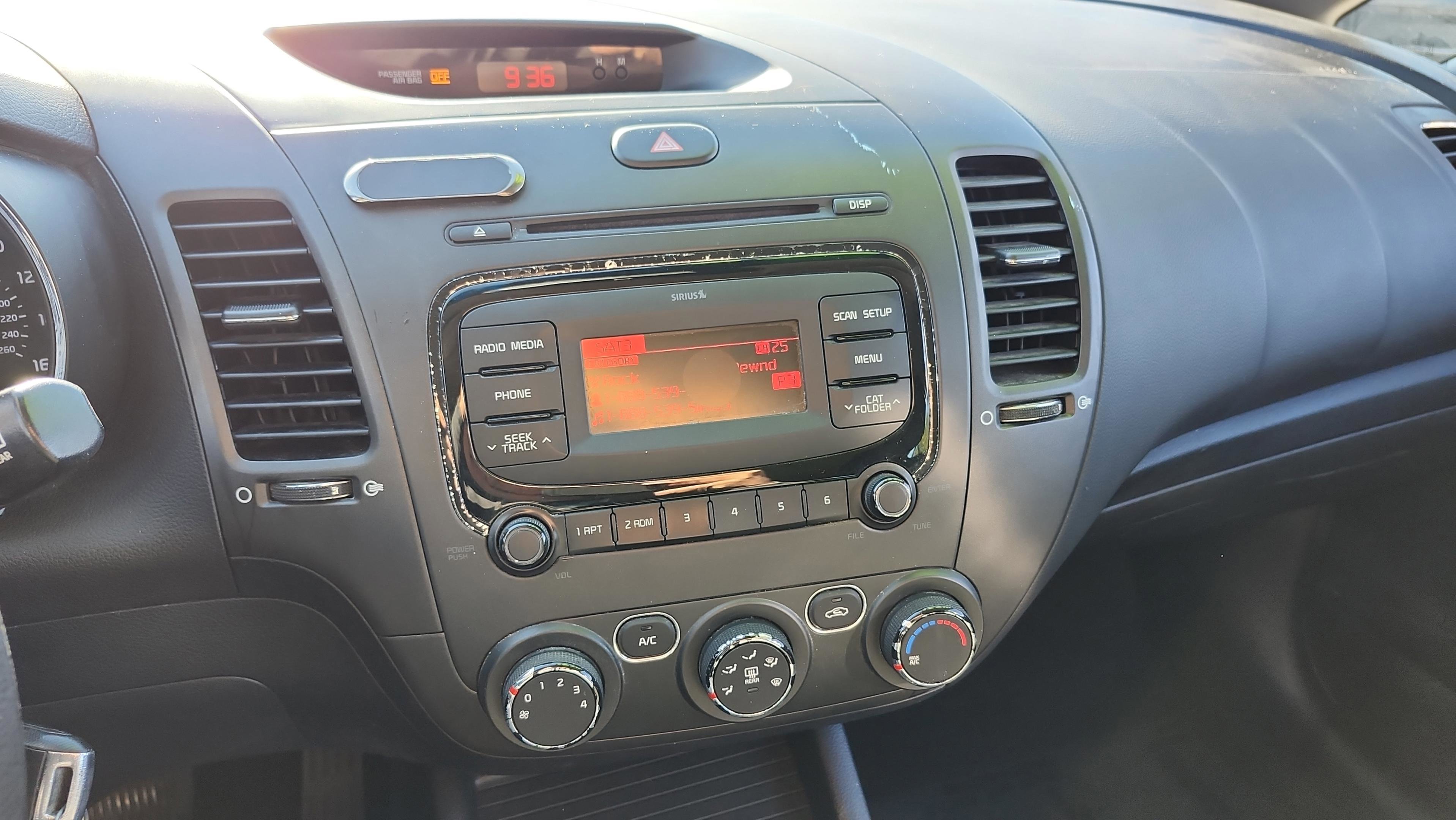 Used 2017 Kia Forte LX image 23