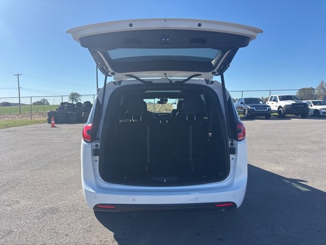 New 2026 Chrysler Pacifica Limited w/ S Appearance Package image 5