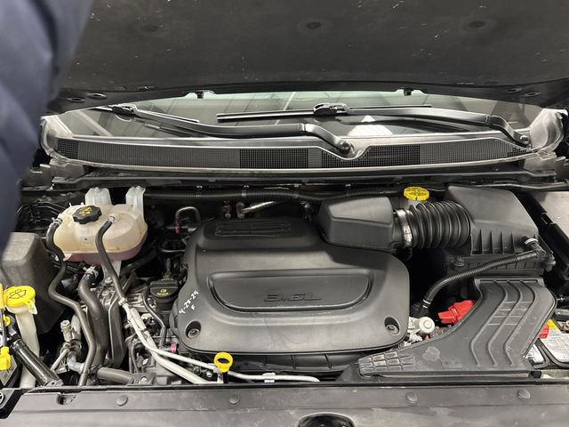 Certified 2025 Chrysler Pacifica Limited image 40