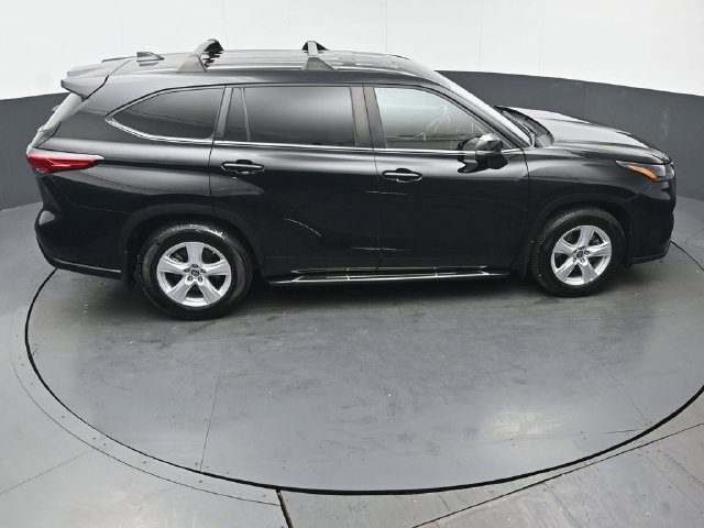 Used 2023 Toyota Highlander LE AWD/4WD image 42