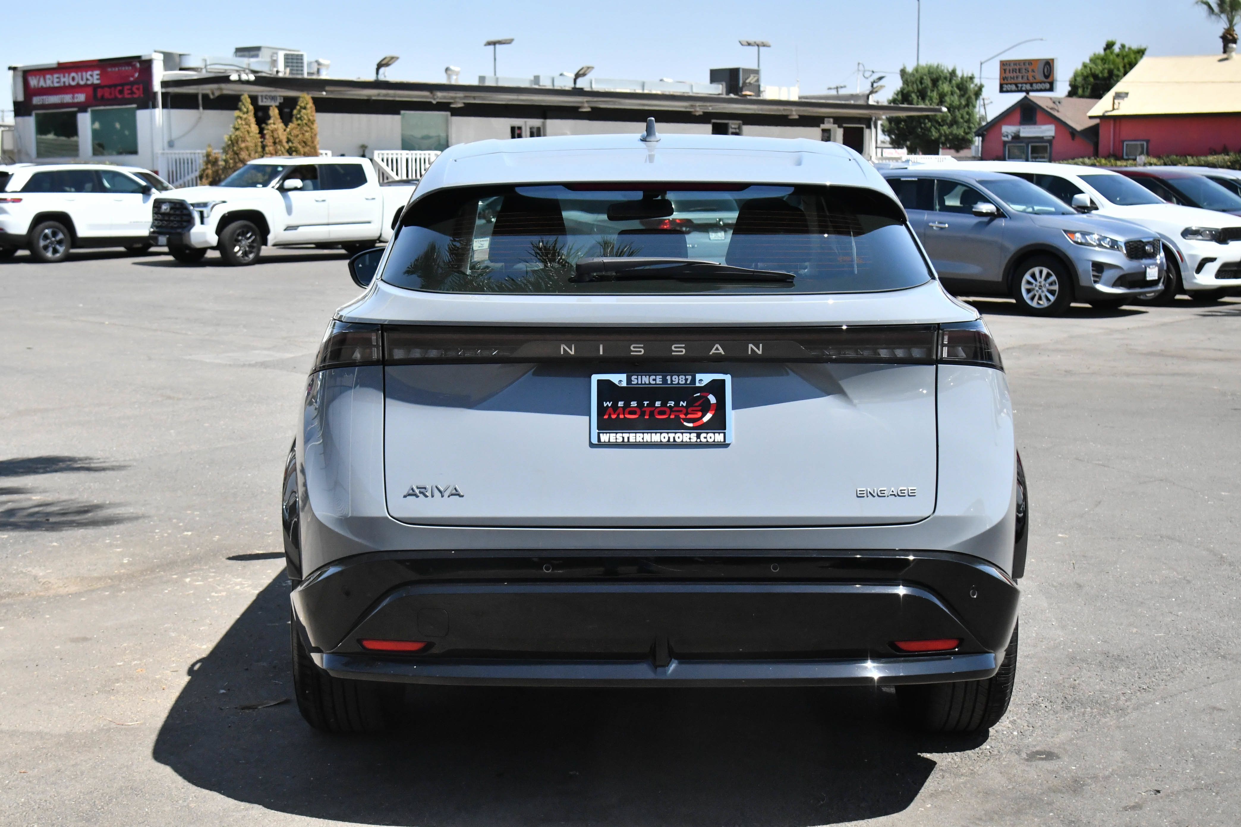 Used 2024 Nissan Ariya FWD image 7