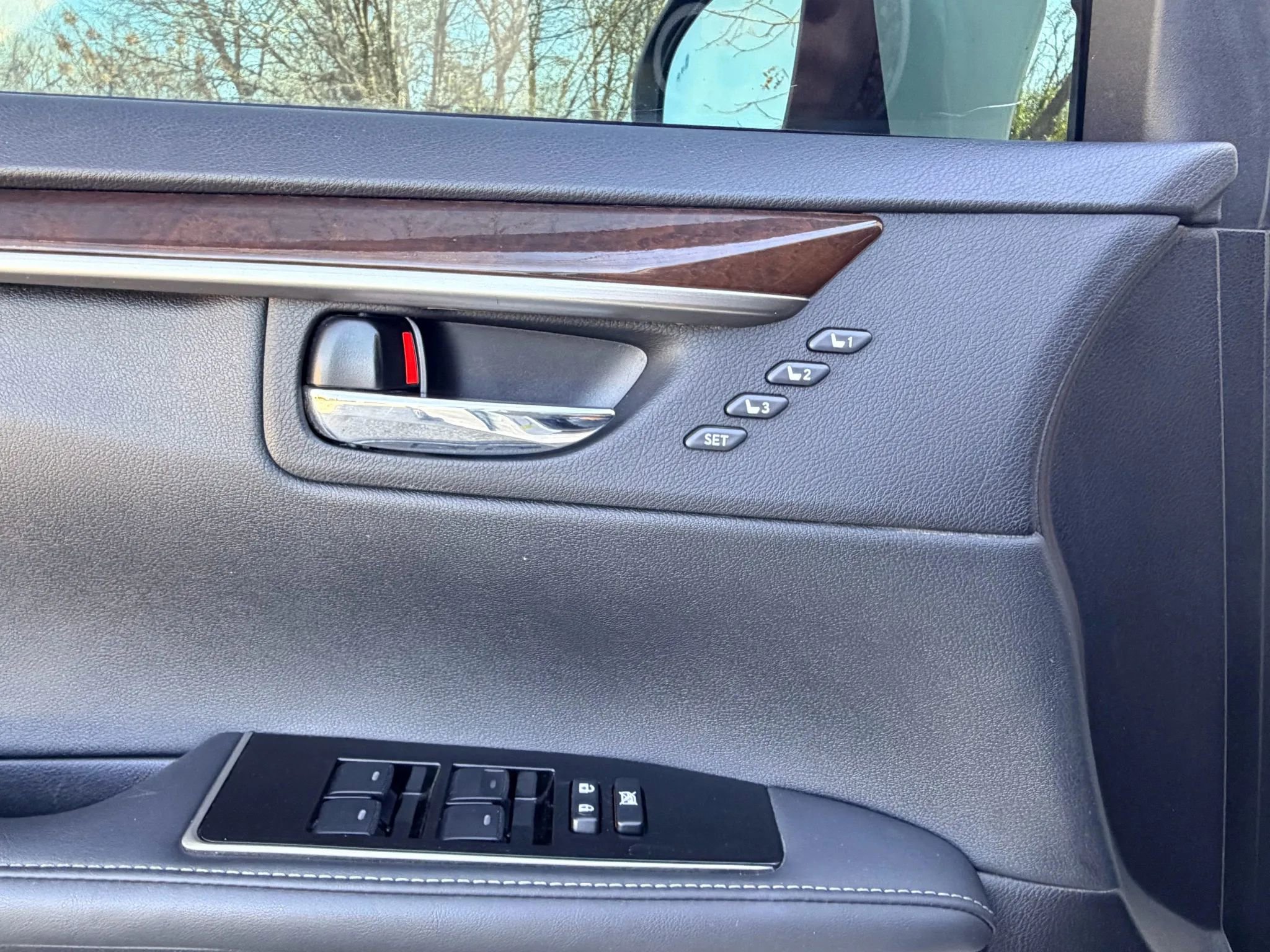 Used 2018 Lexus ES 350 w/ Luxury Package w/Wood Trim image 19