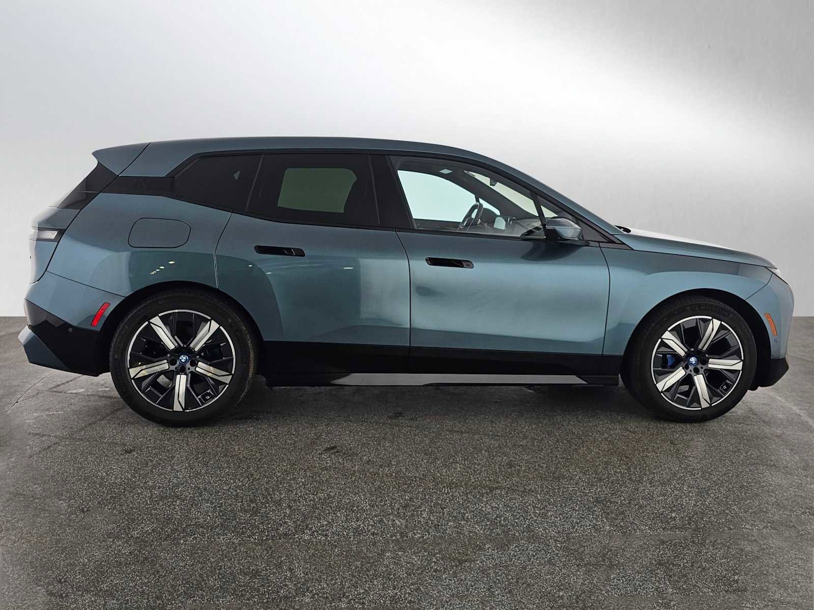 Used 2023 BMW iX xDrive50 w/ Premium Package image 2