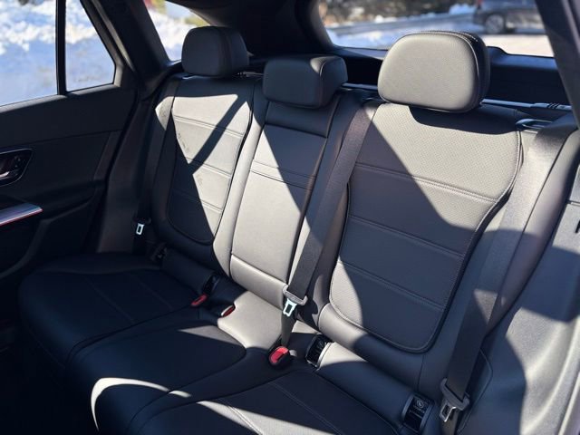 Used 2025 Mercedes-Benz GLC 300 4MATIC image 24