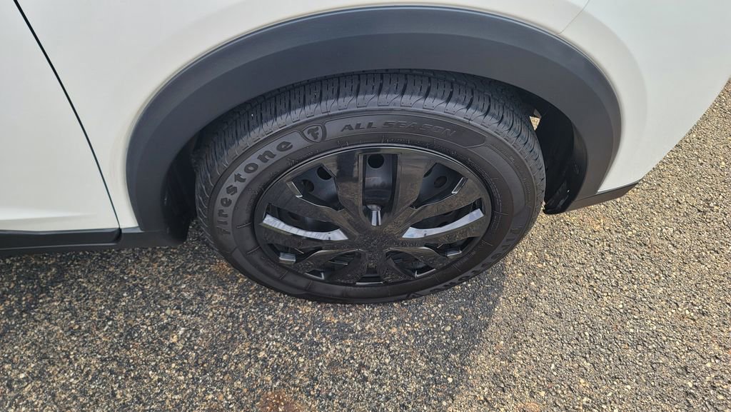 Used 2020 Nissan Kicks S image 15