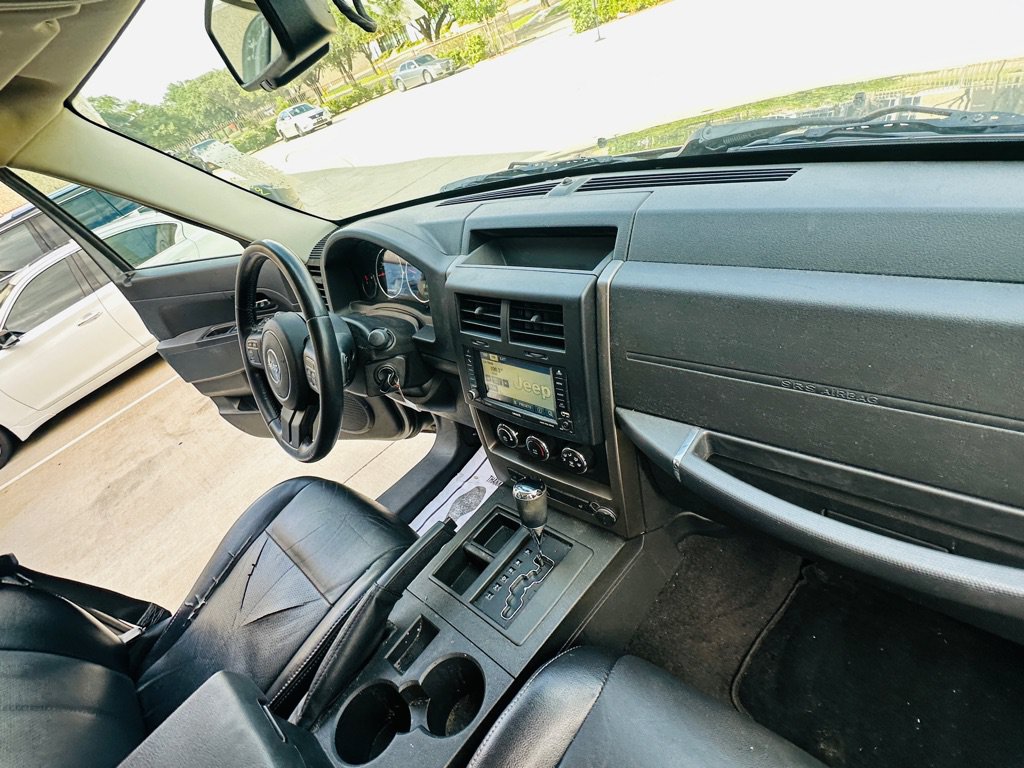 Used 2012 Jeep Liberty Sport RWD image 24