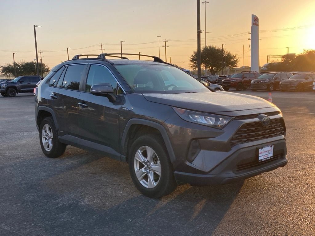 Used 2019 Toyota RAV4 LE w/ Carpet Mat Package AWD/4WD image 3