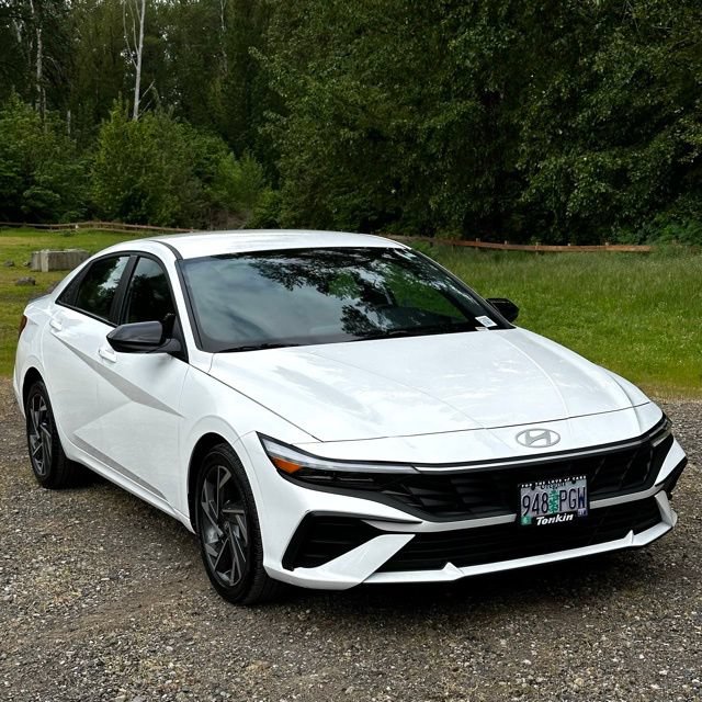 Certified 2025 Hyundai Elantra Sport FWD image 2