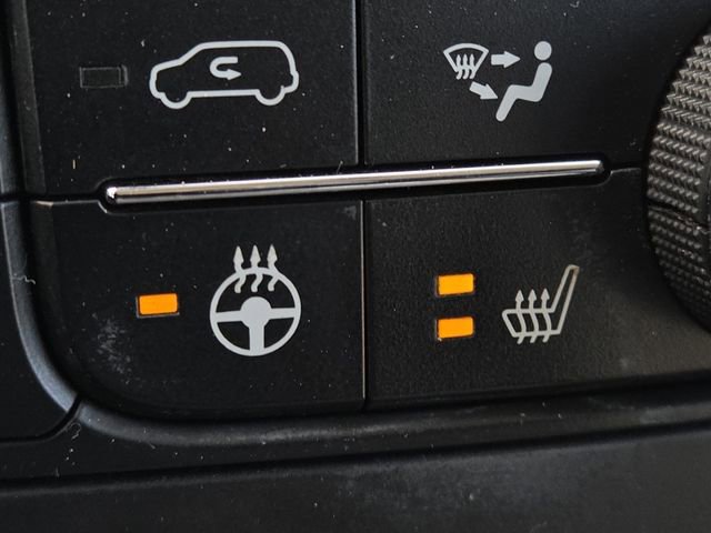 Used 2013 Chrysler Town & Country Touring-L w/ Driver Convenience Group image 5