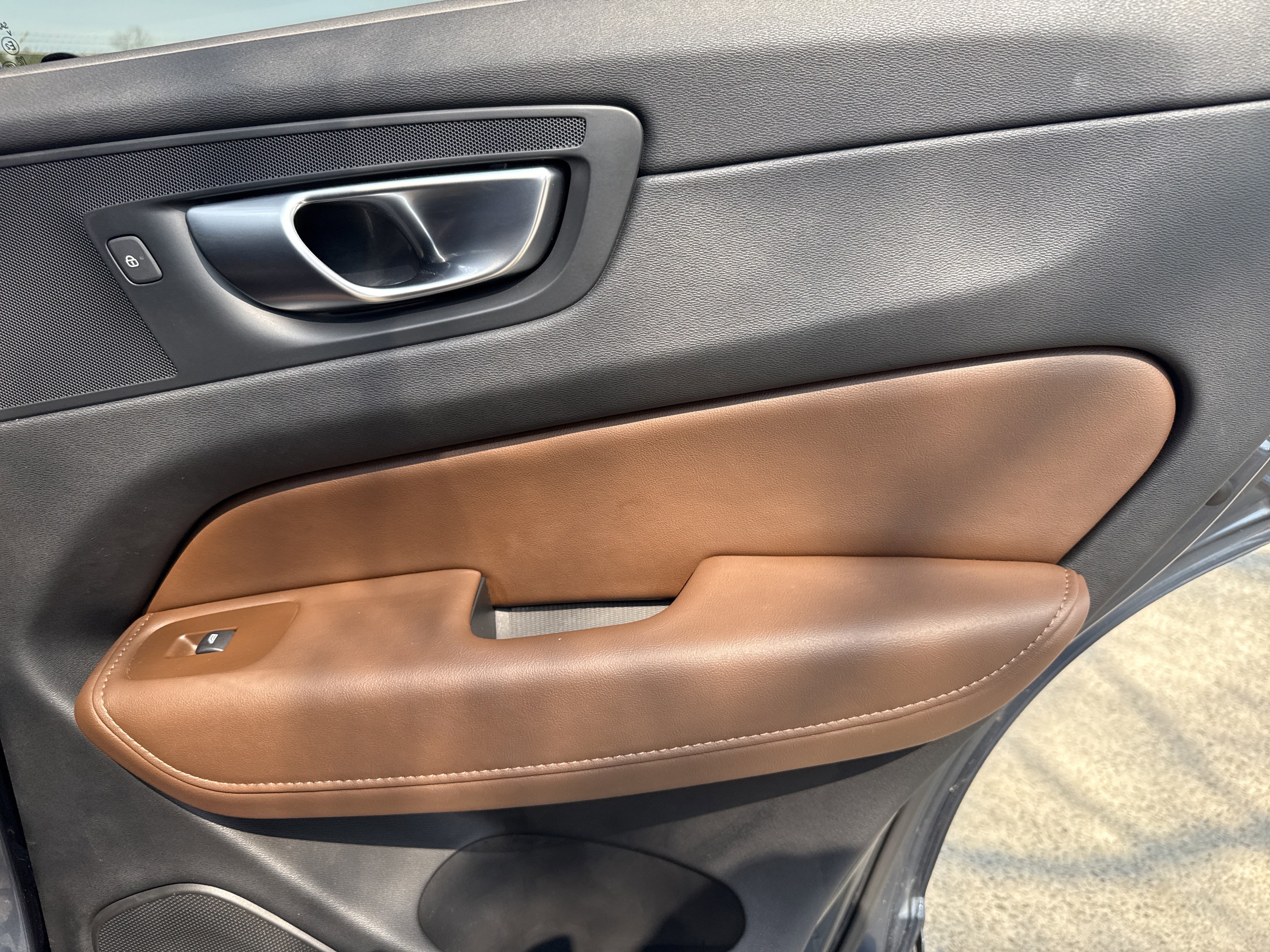 Used 2024 Volvo XC60 B5 Plus AWD/4WD image 16