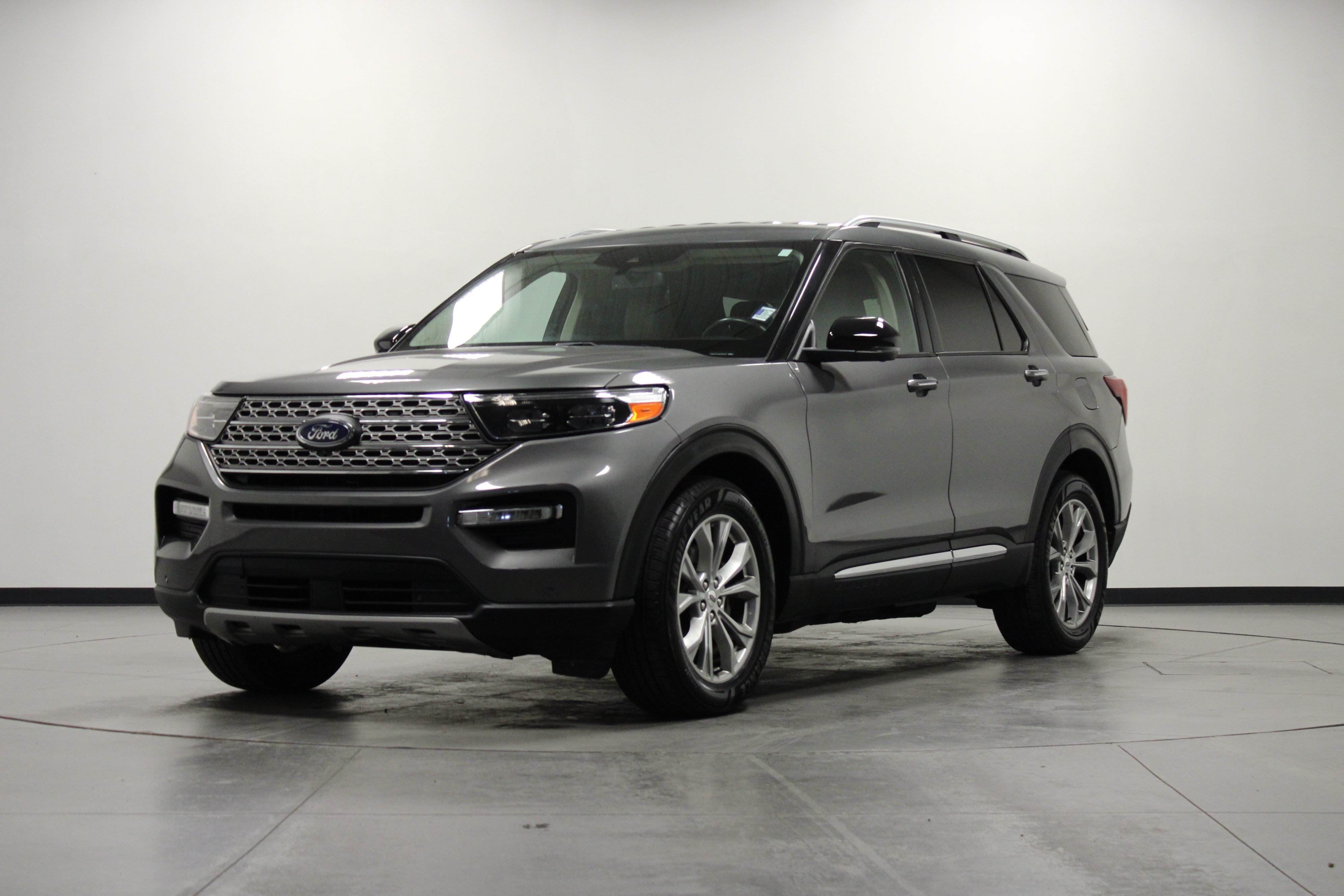 Used 2023 Ford Explorer Limited w/ Equipment Group 301A RWD image 8