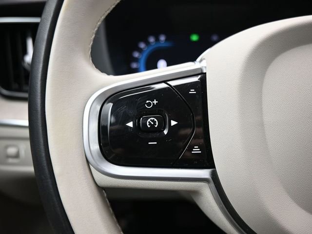 Used 2022 Volvo XC60 B5 Inscription w/ Climate Package image 25