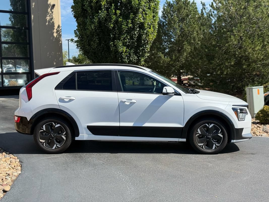 Used 2023 Kia Niro Wind w/ Wind Preserve Package FWD image 3
