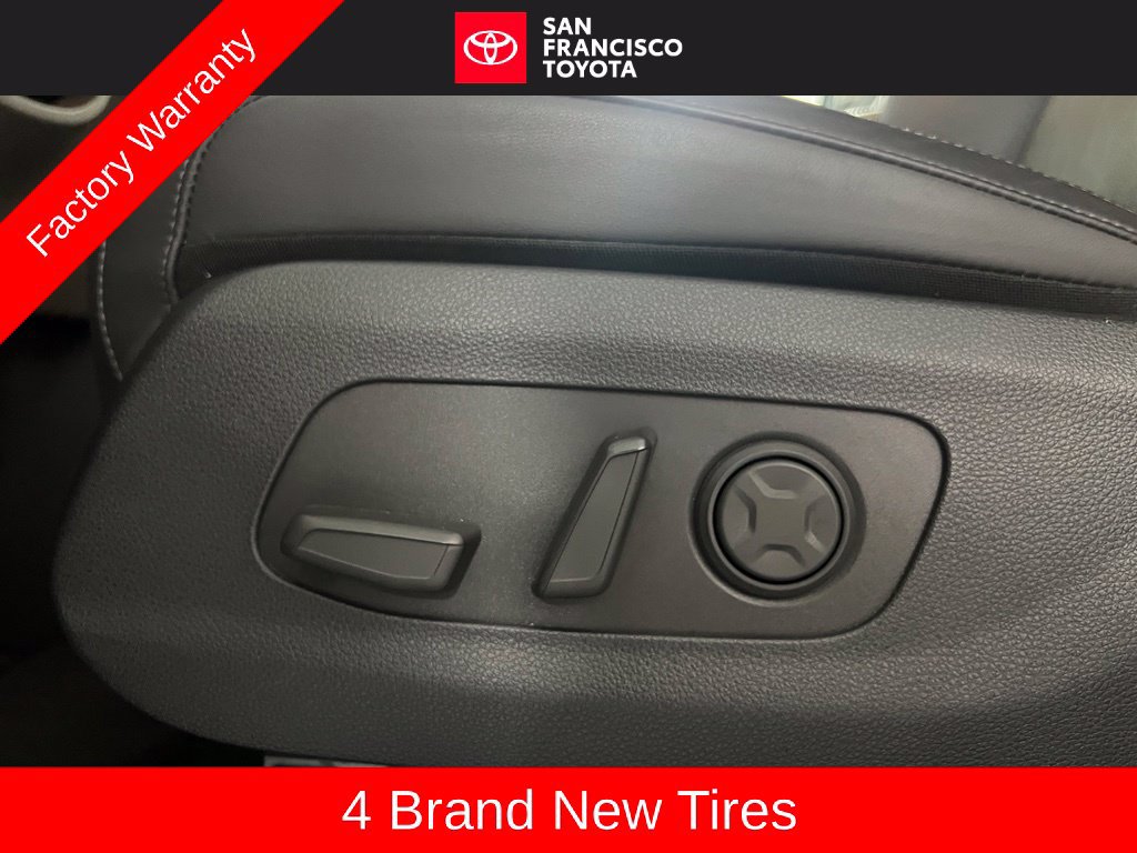 Used 2025 Kia Carnival EX FWD image 12