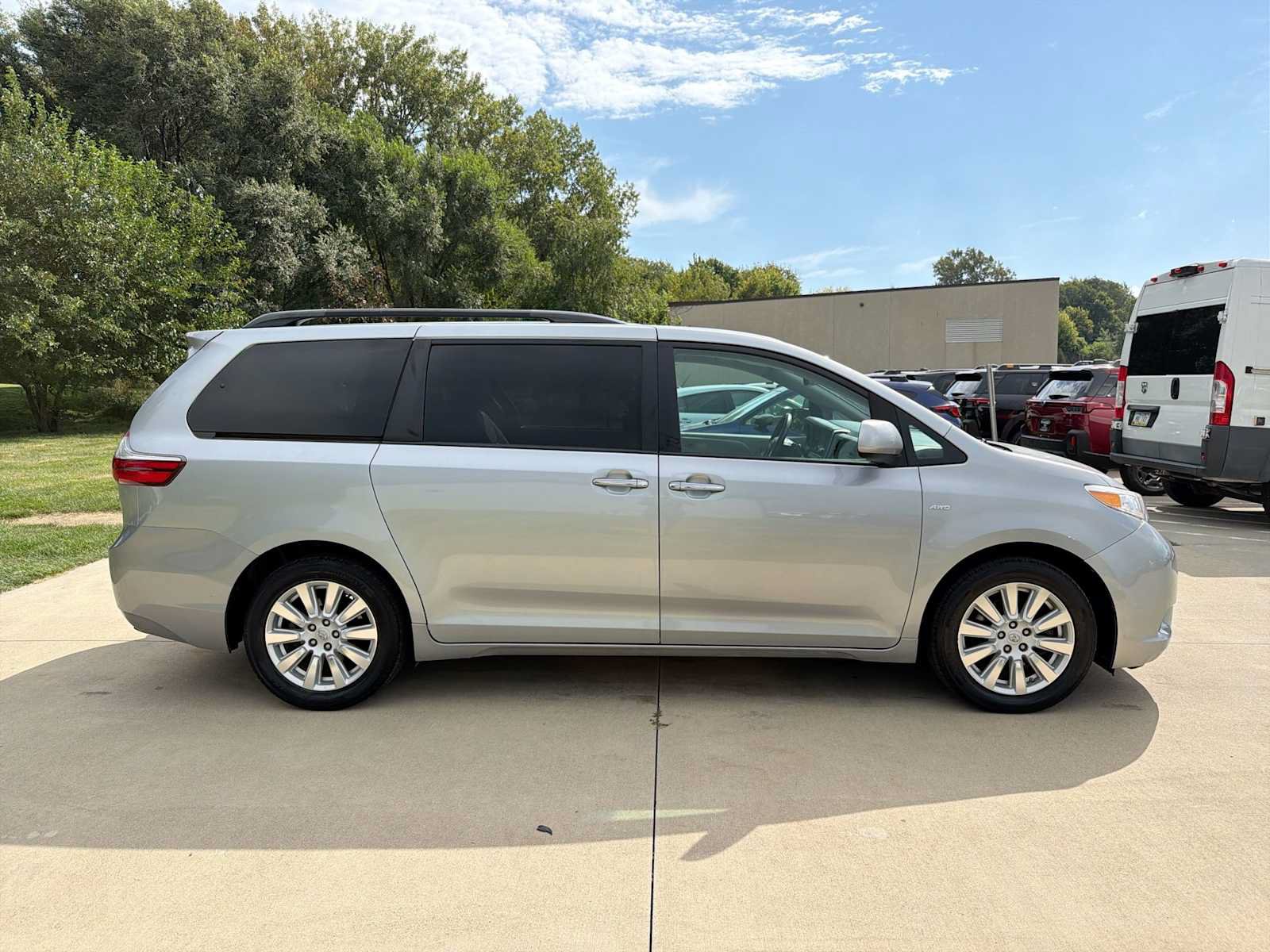 Used 2017 Toyota Sienna XLE AWD/4WD image 7