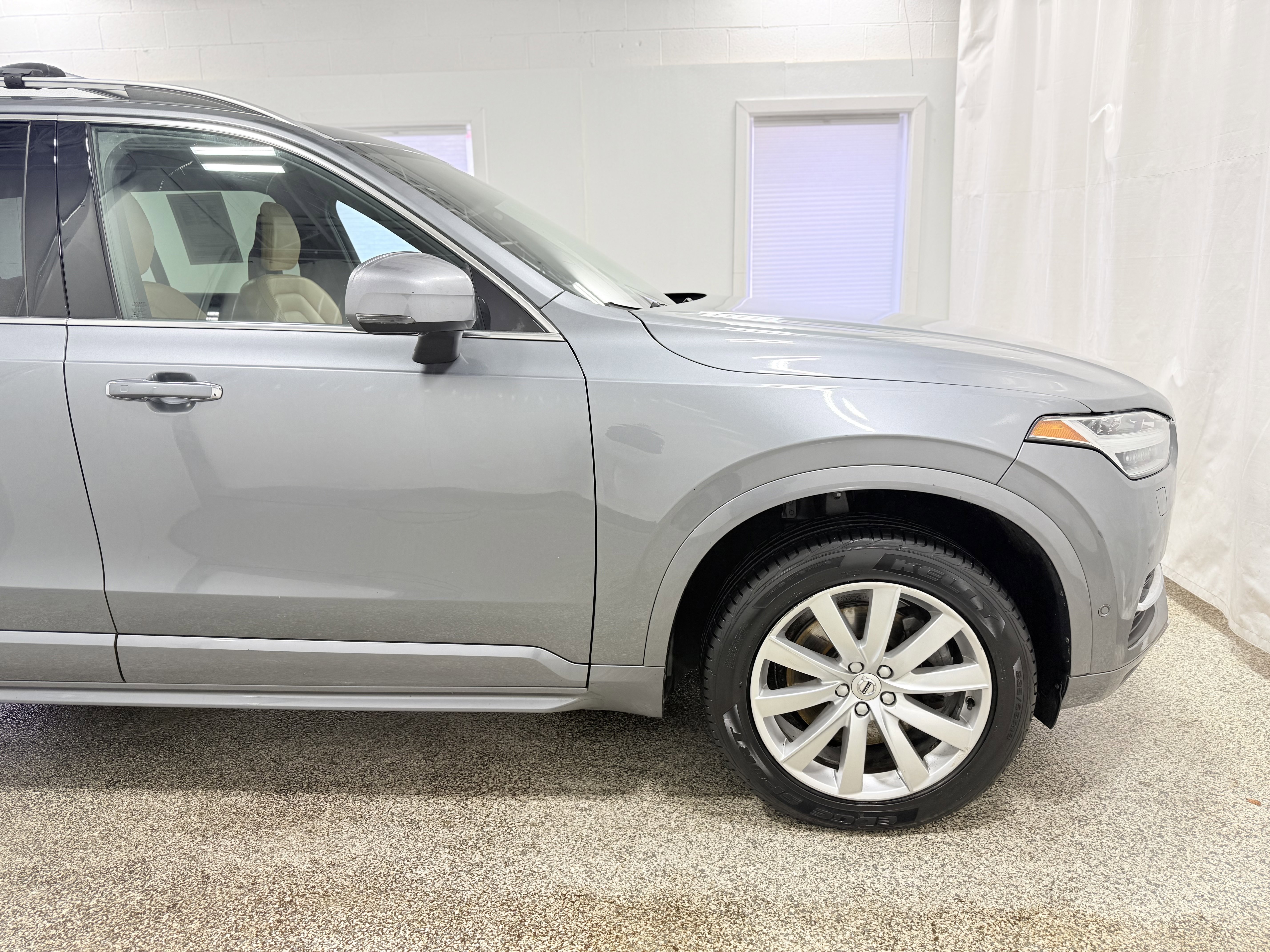 Used 2017 Volvo XC90 T6 Momentum w/ Vision Package image 8